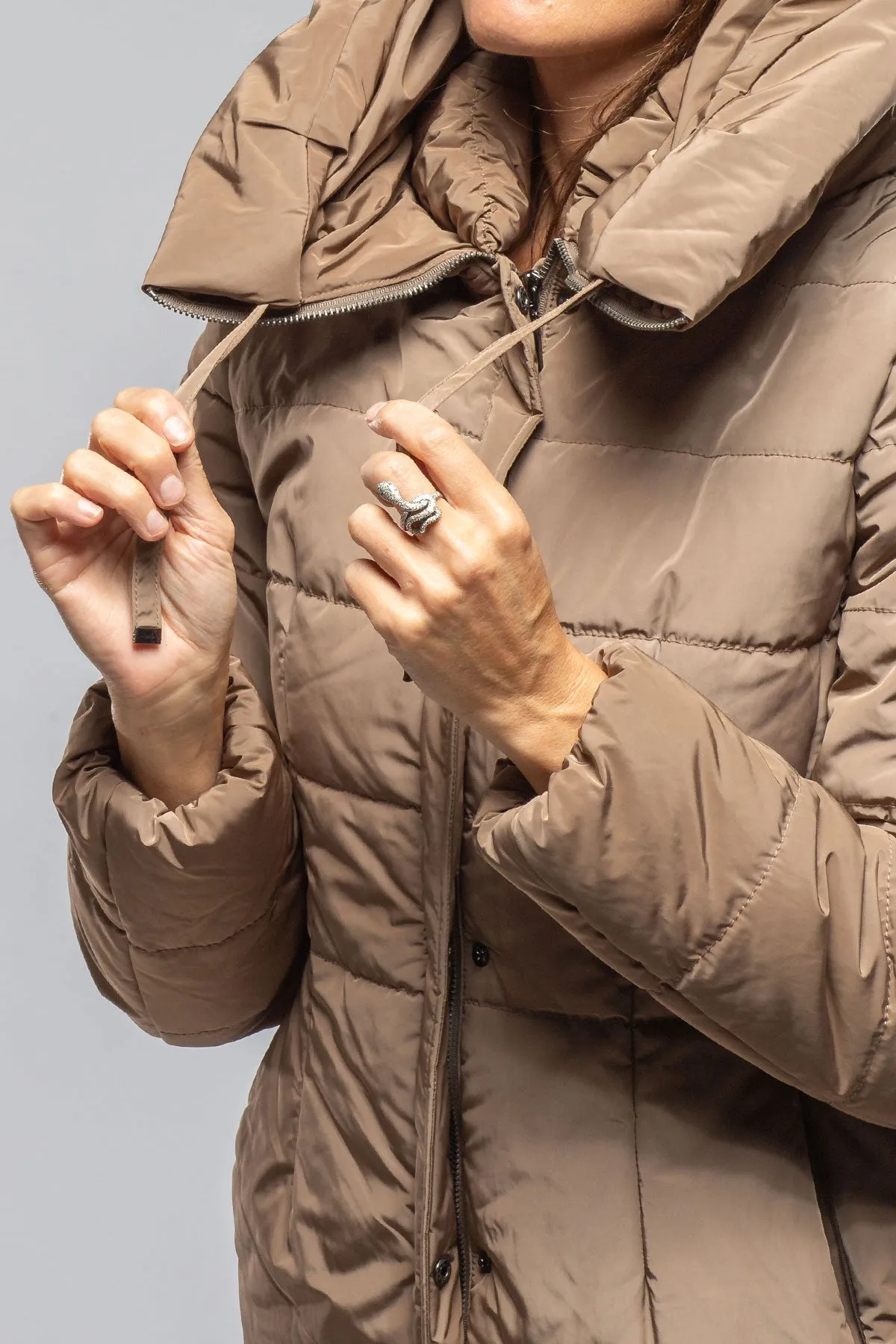 Mika High Collar Down Jacket In Sand